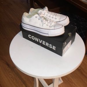 Womens 7.5 Converse